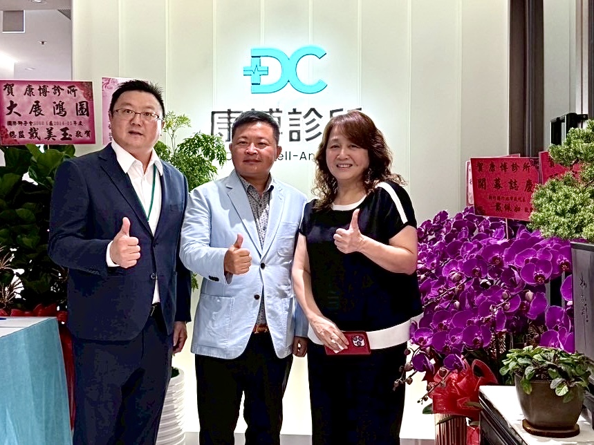 康博健康董事劉宣佑、鴻茂環境科技董事長黃清譽、獅子會竹苗區前總監戴美玉（由左至右）一同打造竹北健康產業。（圖/記者林照東攝）