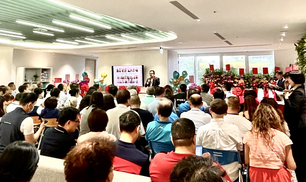 康博健康董事劉宣佑致詞表示，診所將以專業醫療與全人照護為核心，結合心血管健康管理與抗衰老療程，打造新竹地區全方位健康照護鏈。（圖／記者林照東攝）