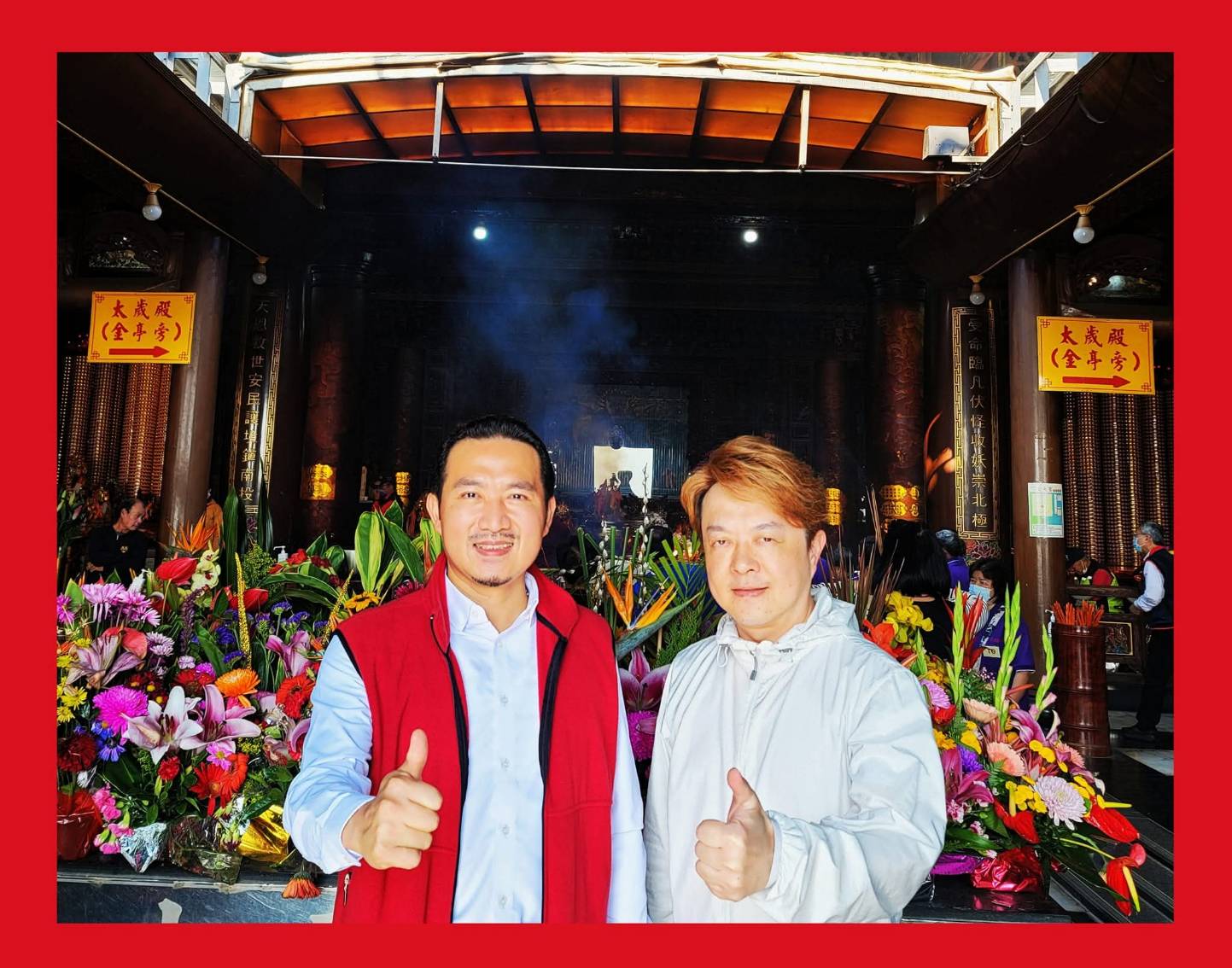 金曲歌王翁立友(圖右)目前擔任萬里福田寵物城堡公益大使。(翻攝自網路)