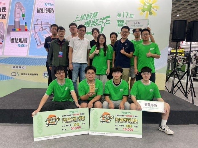 2025台北國際自動化工業大展 龍華機器人系統整合團展現實力 3 《圖說》龍華科大機械系沈志陽老師帶領學生參加第十七屆上銀智慧機器手實作競賽,榮獲季軍殊榮。〈龍華科大提供〉