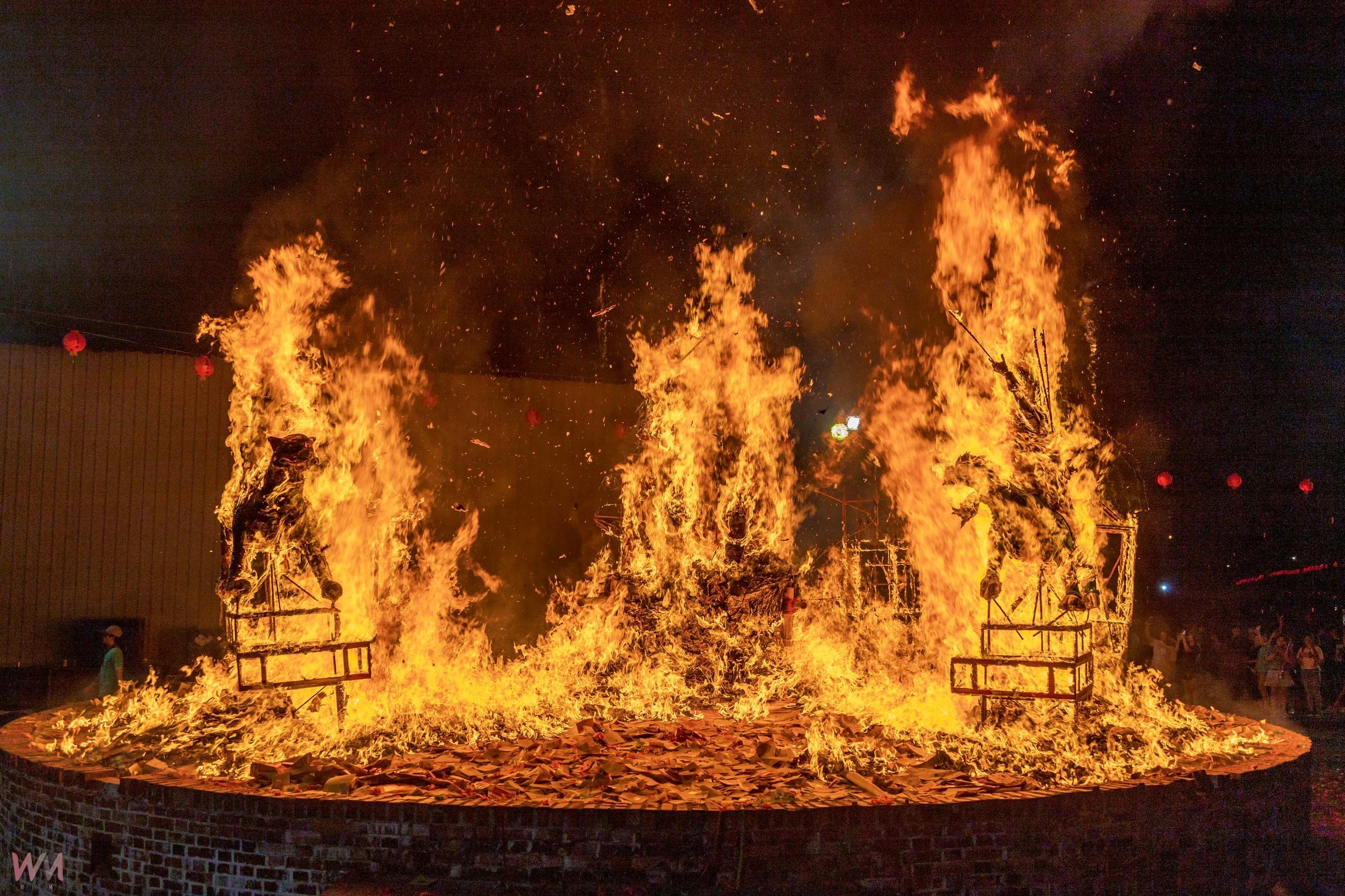 民雄大士爺祭圓滿火化升天  場面盛大莊嚴又熱鬧