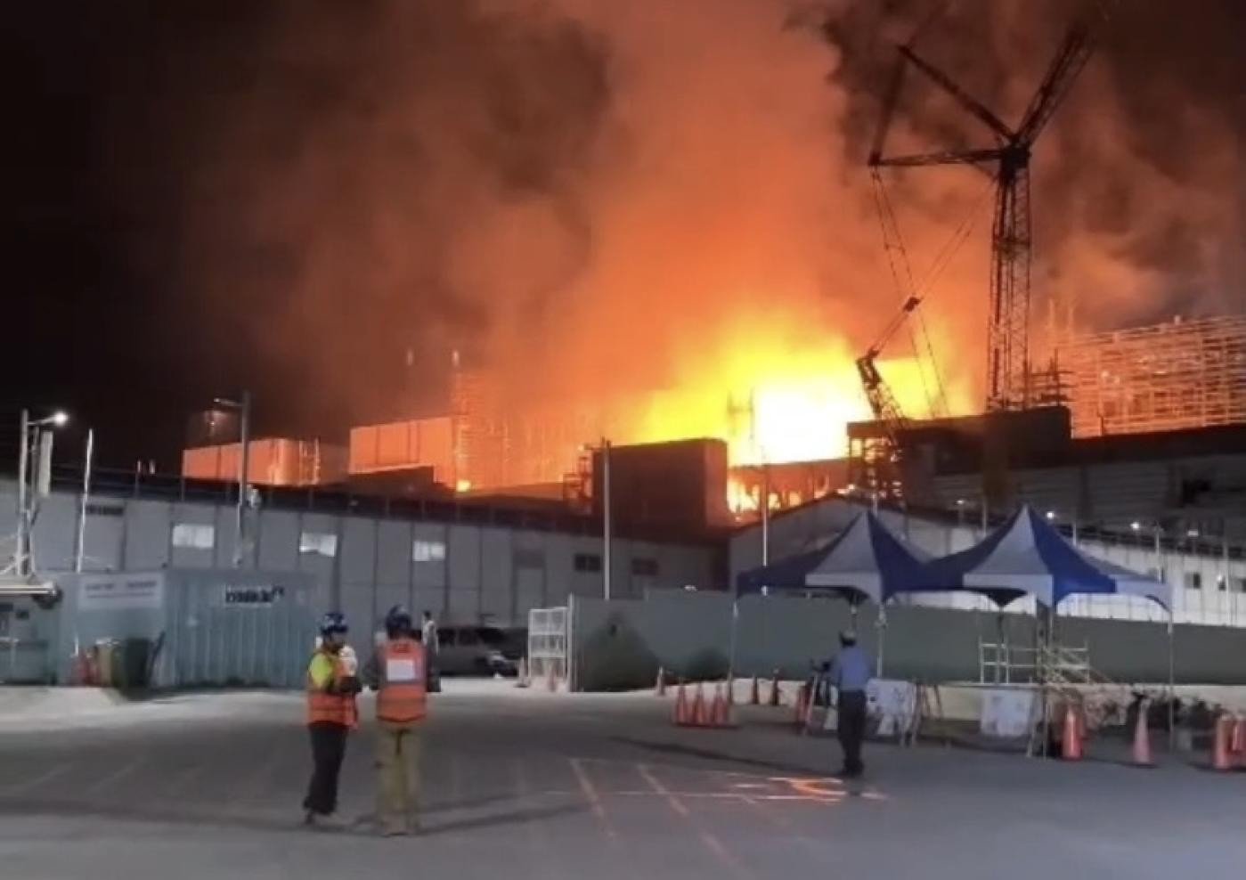 本月9日晚間,高雄興達電廠發生天然氣外洩爆炸,幸無人傷亡,但該電廠新裝置發電機組年底加入併聯發電的計劃可能落空。資料照片