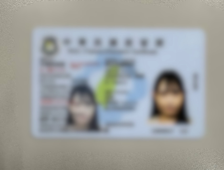 K女疑似為增加購票成功機率,在日本利用網路P圖軟體自行製作偽造居留證。
