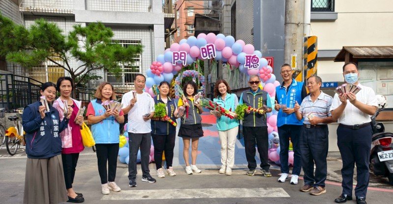 煥然一新 階梯變身三芝特色彩色通學廊道聰明門、文昌筆助學子學業進步 一帆風順
