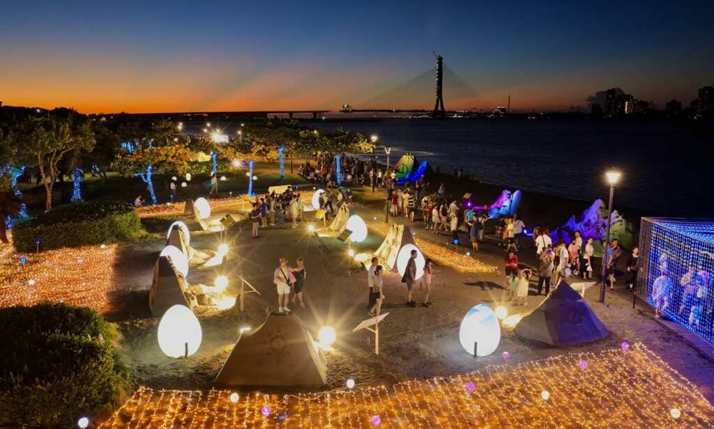 ▲「城市沙雕展」即日起至10月12日於左岸公園舉行,活動首度與國際知名數碼寶貝IP合作,吸引民眾觀賞。(照片為高灘處提供)