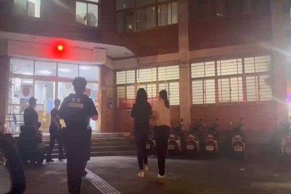 內湖警即時攔阻詐騙 男子31萬元險遭騙走