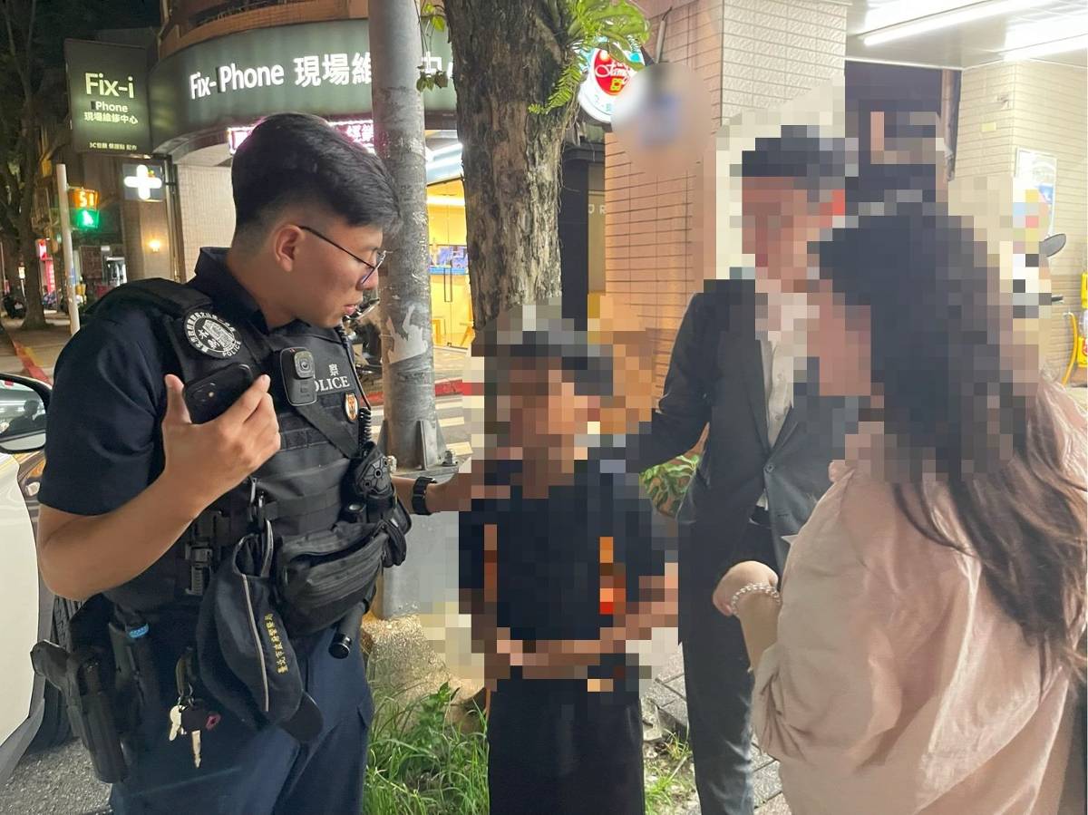 男童忘帶鑰匙獨立門外徬徨 文山警方與熱心民眾聯手助返家