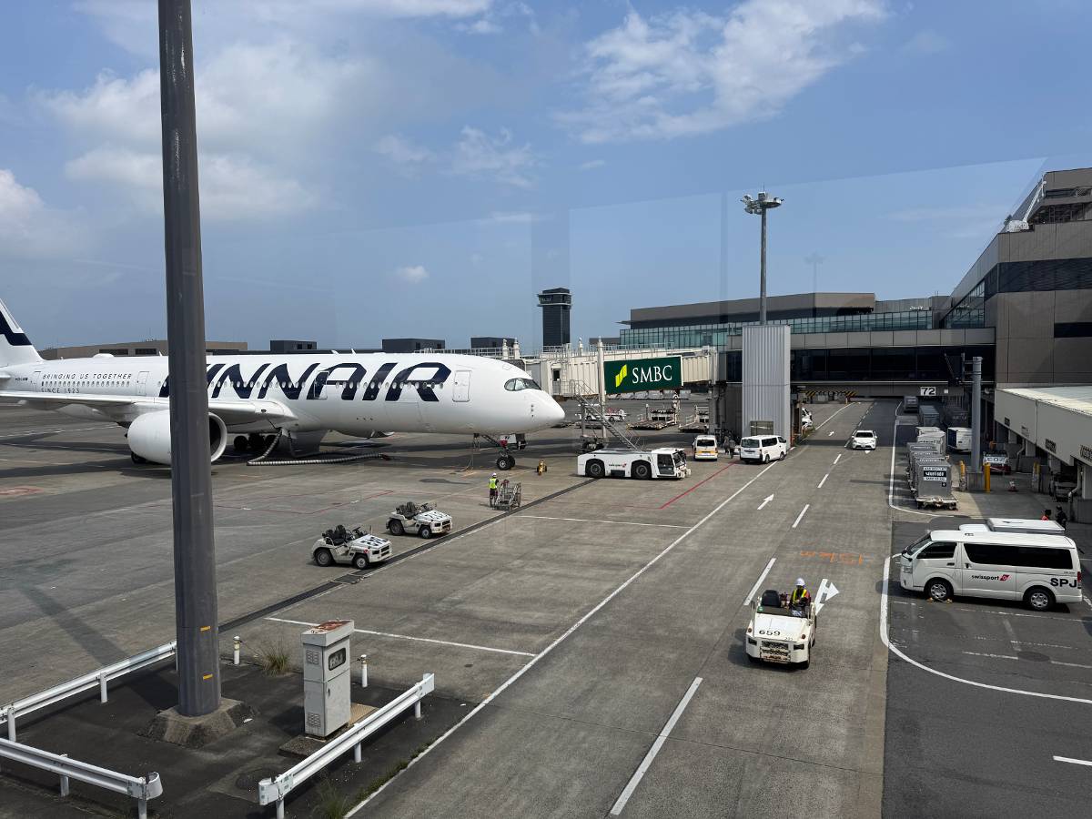 空服員廣播代表什麼? 飛機起飛降落暗號一次看