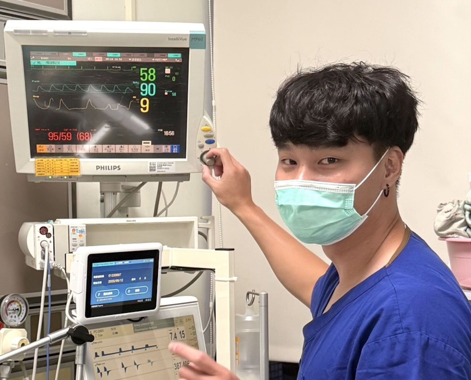 逆勢!北醫大「學士後護」註冊率百分之百 橄欖球大專冠軍也轉進加護病房 210 逆勢!北醫大「學士後護」註冊率百分之百 橄欖球大專冠軍也轉進加護病房 209
