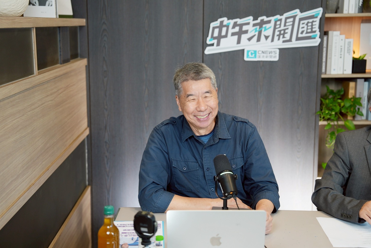 中午來開匯/強調與百間宮廟佛教團體關係密切 張亞中:當選主席將邀王金平李乾龍打贏2026 214 中午來開匯/強調與百間宮廟佛教團體關係密切 張亞中:當選主席將邀王金平李乾龍打贏2026 213