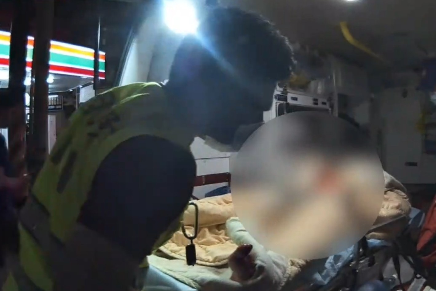 疑情侶爭吵濺血 女被割喉男疑家中浴室自殘割腕 203 cnews204250916a04