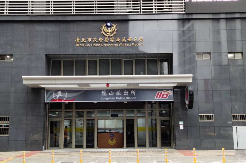 公寓發出濃厚異味房東以為是火警 警消到場驚見腐爛女屍躺床上 216 公寓發出濃厚異味房東以為是火警 警消到場驚見腐爛女屍躺床上 215