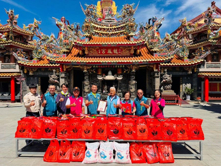 竹南后厝龍鳳宮關懷榮民眷 捐贈普渡民生供品一批