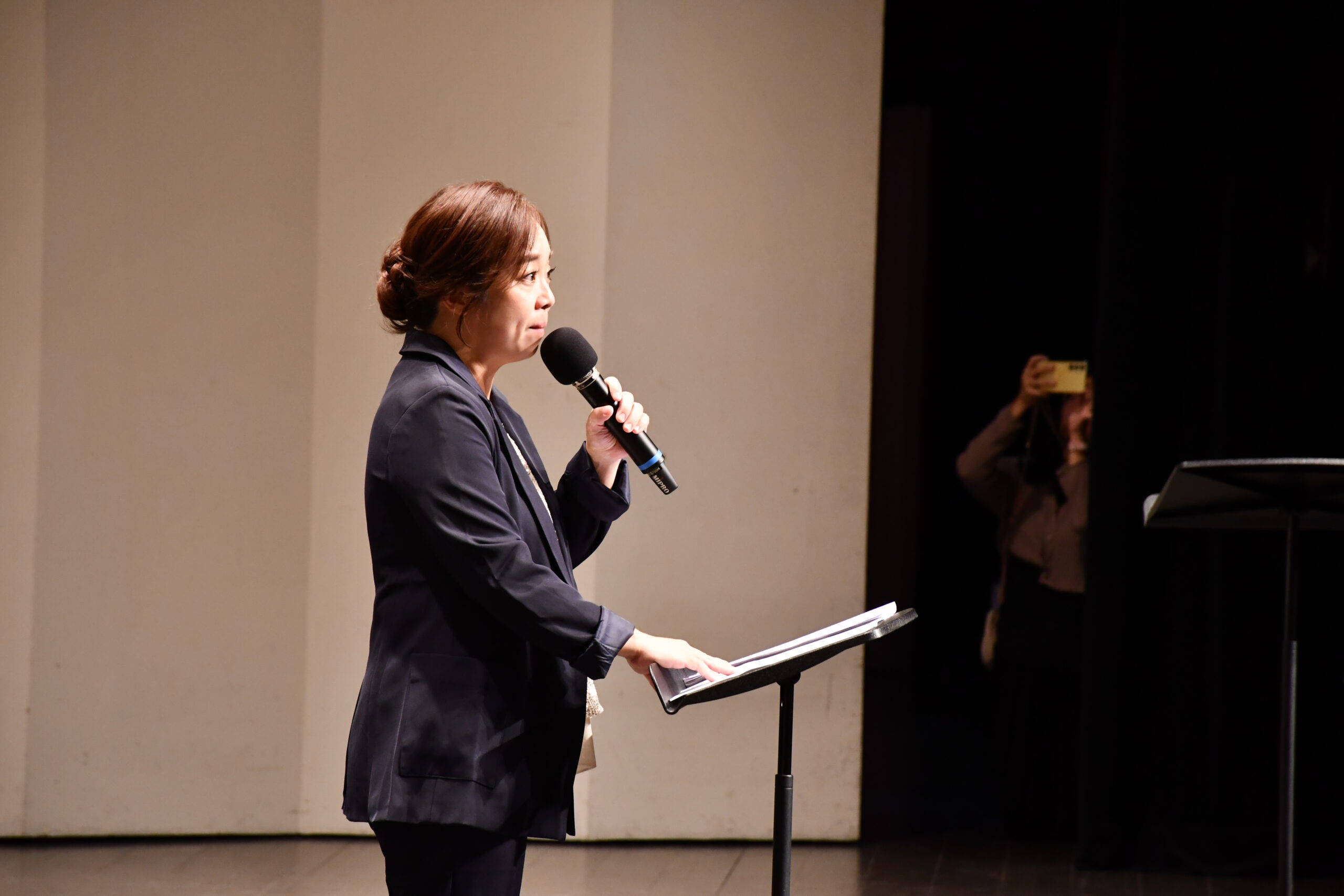 新屋偏鄉孩童靠音樂改變命運 笨港國小合唱團展現「以美育人」成果 笨港國小08 指揮林雅欣老師 0 0 scaled