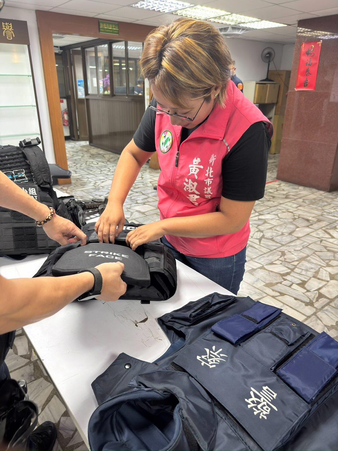 防彈衣尺寸不合?警政署:已修正規格 預計10月陸續配發 547780754 794353336545426 4934040501580462096 n