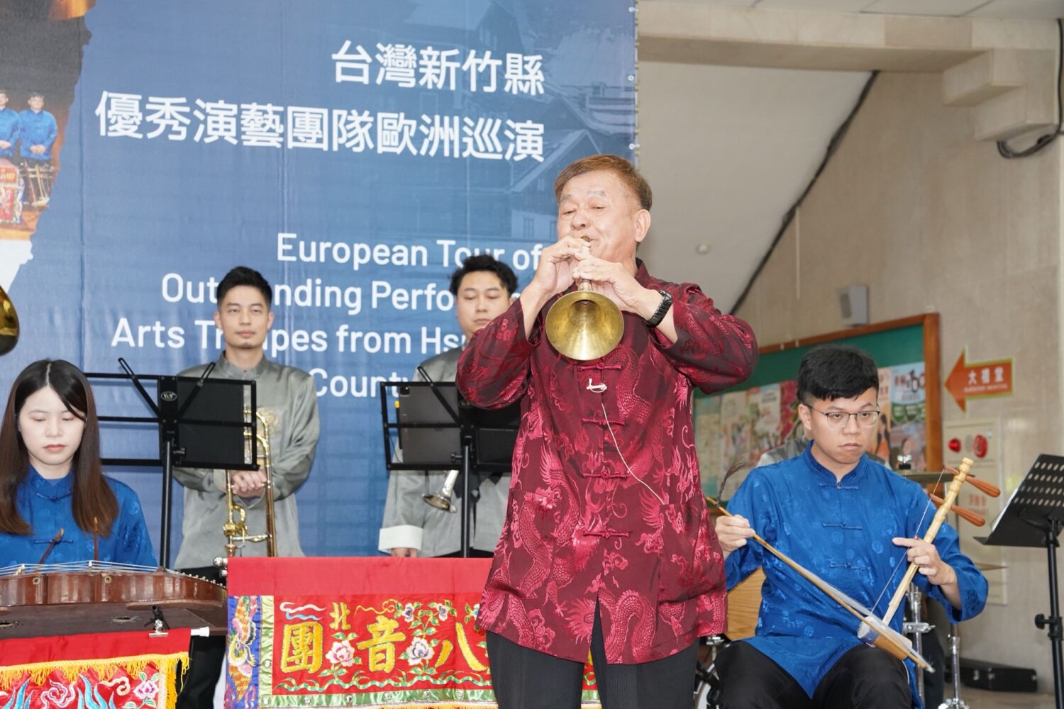 田屋北管八音團、新竹北埔八音團及銅好重奏團BRASSMEN於行前記者會現場演出,傳統與現代樂曲交融,預告即將在歐洲舞台展現台灣多元文化風貌。(圖/記者黃溎芬翻攝)