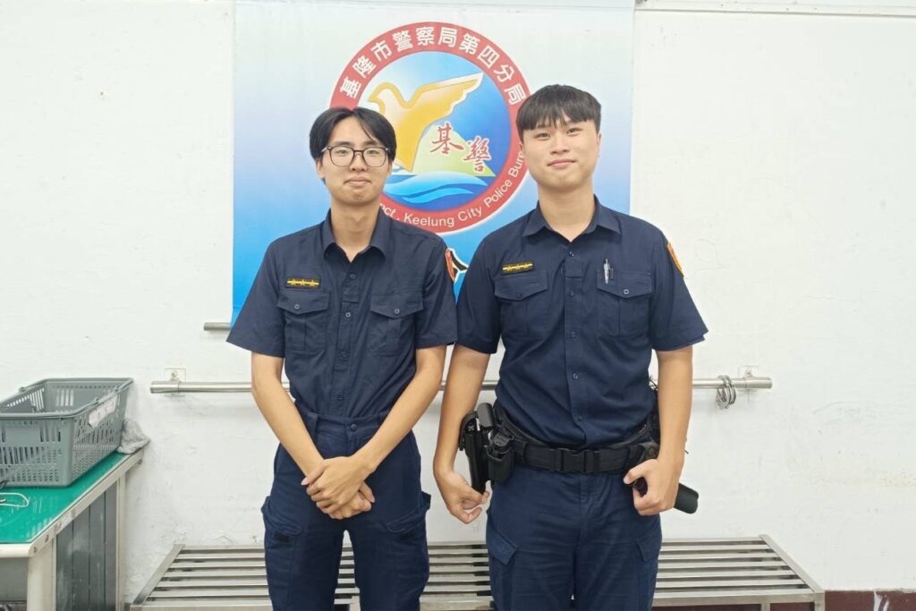 夜釣不慎失足跌落堤防 警消黑夜急救援 1 MEITU 20250916 183608938