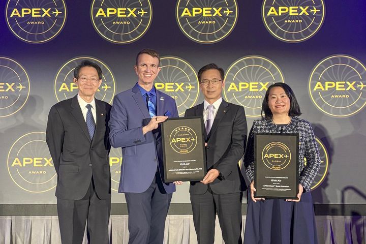 長榮航空再獲 APEX 評選「全球五星級航空公司（Five Star Global Airline）」及「最佳座椅舒適度（Best Global Seat Comfort Award）」兩大獎項。　圖：長榮航空／提供