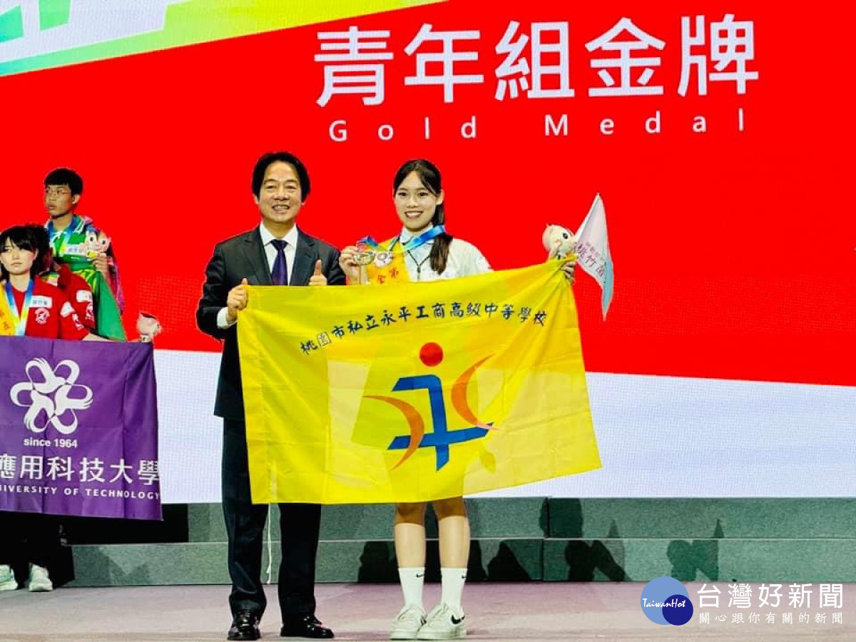 賴總統頒獎。