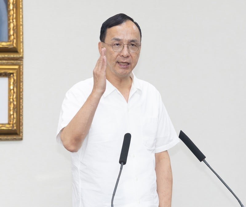 民進黨祕書長徐國勇宣稱沒有台灣光復節,國民黨主席朱立倫(圖)17日在國民黨中常會上提到,民國34年10月25日台灣脫離殖民地,回到中華民國,大家稱為光復節,呼籲民進黨不要在內部製造動亂。 中央社