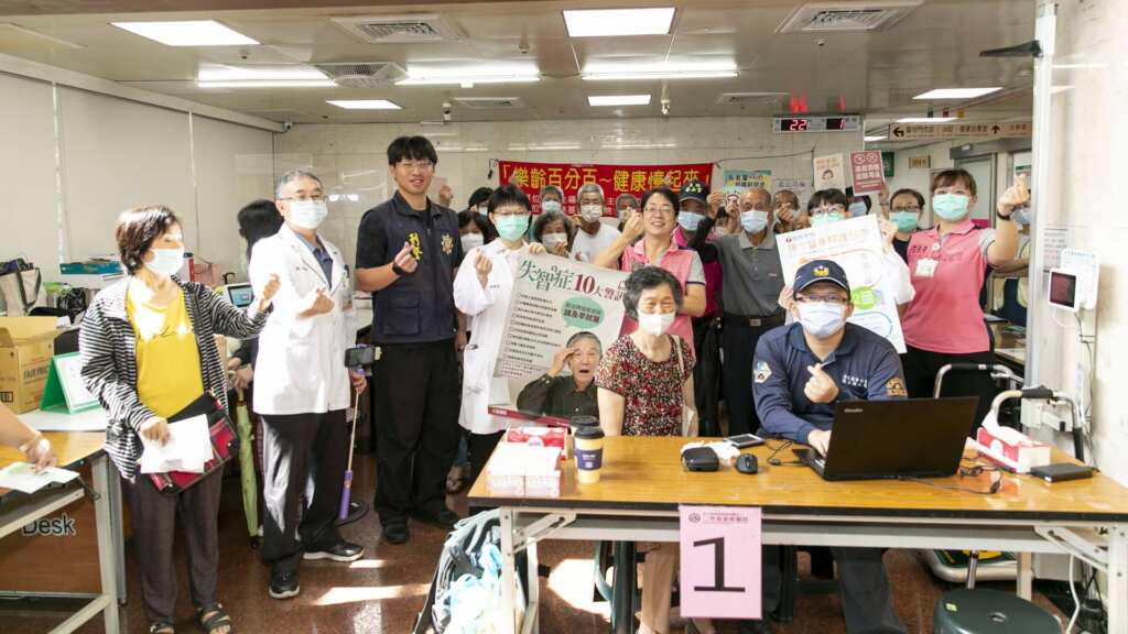 ▲「守護記憶．友善同行」活動大合照。（二林基督教醫院提供）