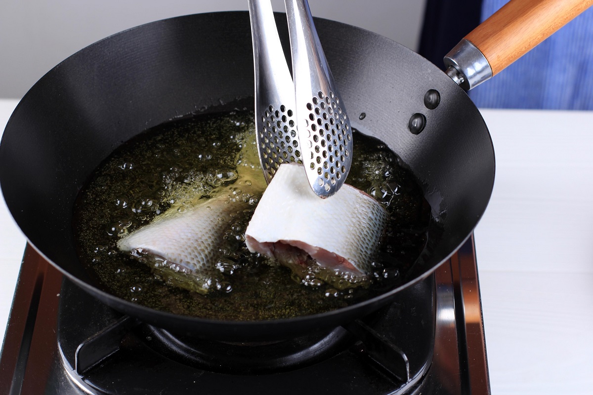 吃對油反而能降膽固醇！醫揭「血管最愛的油」  煮飯常用這1種油恐害中風