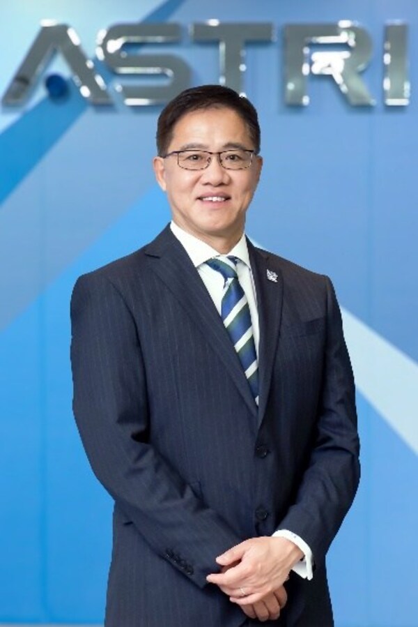 應科院行政總裁孫耀達博士工程師表示,創新科技對提升香港競爭優勢至關重要,應科院將配合《施政報告》,並繼續與創新生態圈內各持份者緊密合作,促進科研成果商品化。 應科院行政總裁孫耀達博士工程師表示,創新科技對提升香港競爭優勢至關重要,應科院將配合《施政報告》,並繼續與創新生態圈內各持份者緊密合作,促進科研成果商品化。