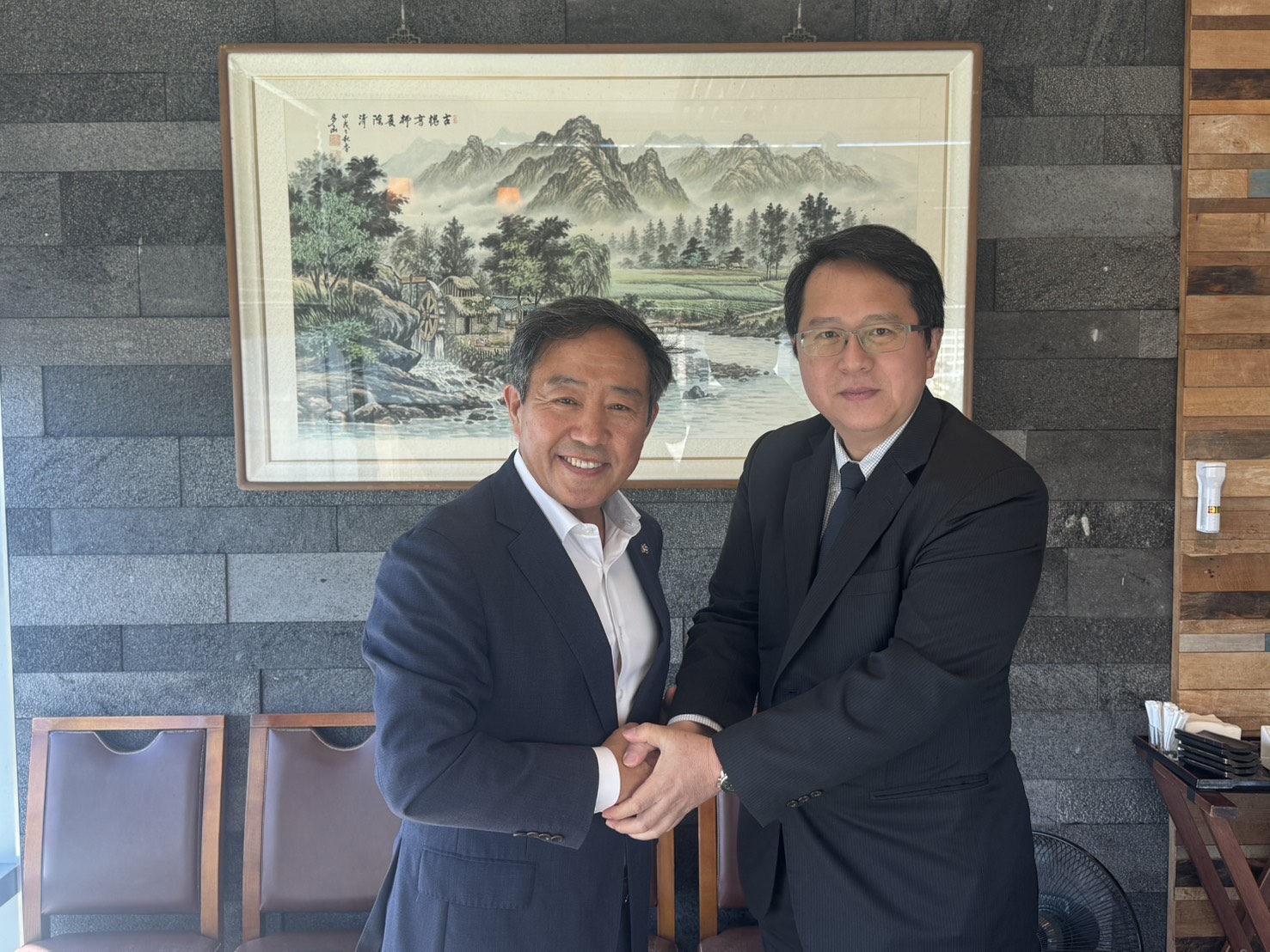 推動台韓2+2對話機制 邱志偉赴韓國會拓展半導體等多層面合作 196 推動台韓2+2對話機制 邱志偉赴韓國會拓展半導體等多層面合作 195