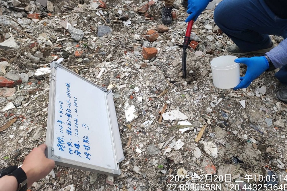 限馬頭山廢棄物921前完成清理 高市環保局:環團錯誤檢測恐造成恐慌 218 限馬頭山廢棄物921前完成清理 高市環保局:環團錯誤檢測恐造成恐慌 217