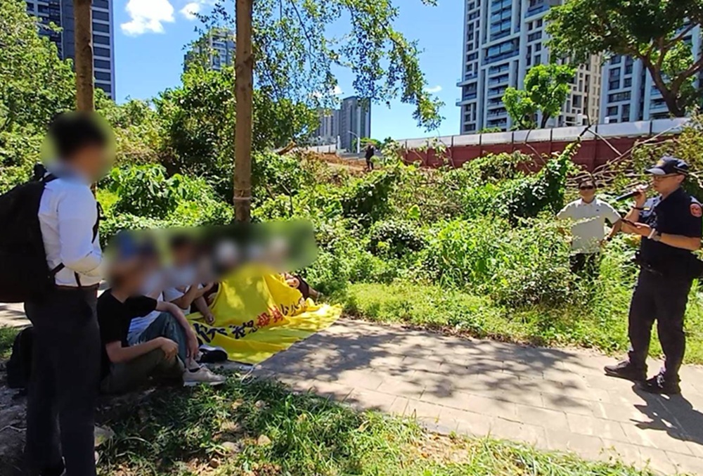闖工地阻施工 淡水公七公園自救會員被警強制帶離 229 cnews204250917a05