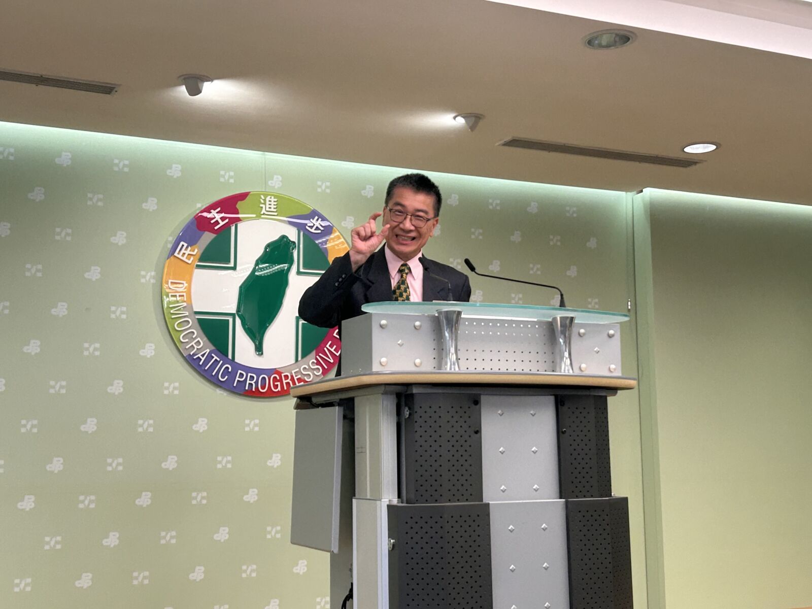 台灣光復論戰延燒 蔡畹鎣嗆徐國勇避答問題 234 台灣光復論戰延燒 蔡畹鎣嗆徐國勇避答問題 233