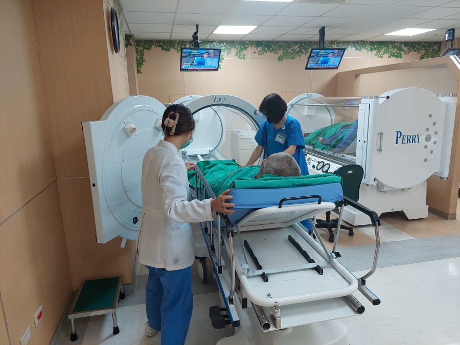 腳趾傷口久不癒  跨科手術高壓氧治療  順利長新皮