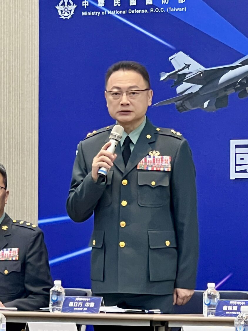 國防部政務辦公室主任孫立方中將於「2025年臺北國際航太暨國防工業展」國防部展前導覽記者會說明報告。(記者/司徒 攝）