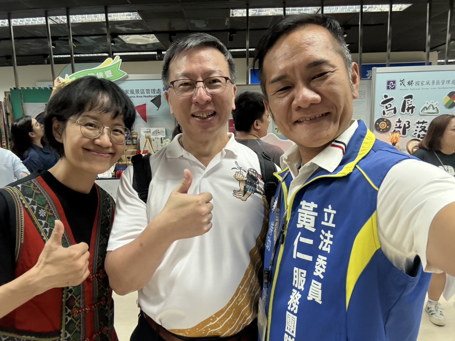 國民黨平地立法委員黃仁特助陳偉華(右)代表出席「2025台灣部落觀光嘉年華」記者會。(圖/黃仁國會辦公室)