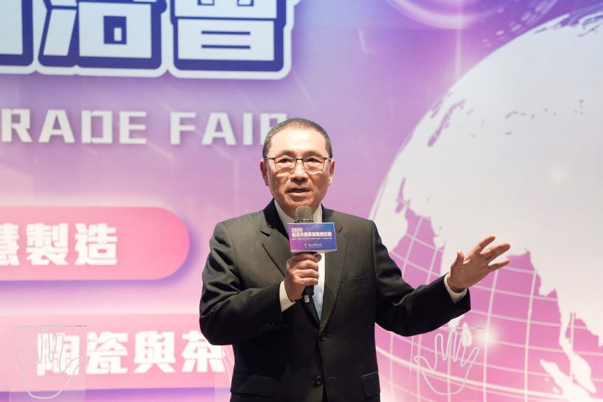 迎戰關稅、鏈結全球市場 新北市國際採購商洽會登場 1 《圖說》侯友宜市長表示,新北市為全國最具代表性的製造業重鎮,面對關稅挑戰,市府第一時間已啟動企業紓困、穩定物價、就業穩定等專案小組,即時掌握產業與市場動態。〈經發局提供〉