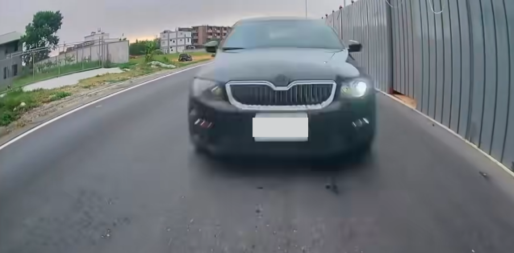 台66驚險追撞!疑低頭滑手機 後車猛力推撞釀連環事故