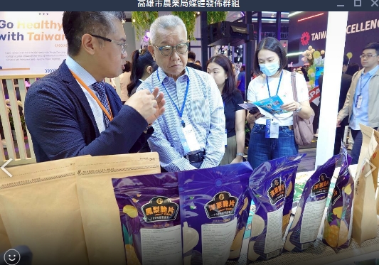 ▲加洲果菜運銷合作社之脆片與植萃機能粉,兼具營養與便利(記者 李堂安 翻攝)