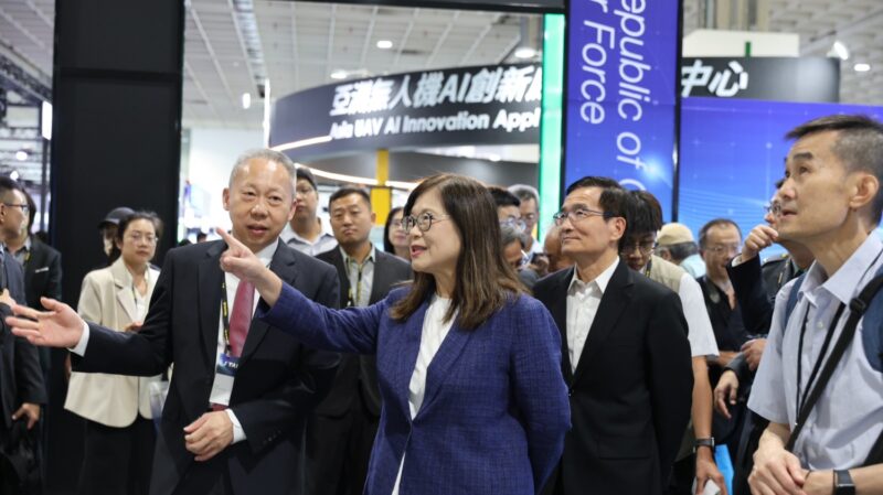 投入68億打造海巡立體化 管碧玲率隊參訪航太國防展 無人機戰力2年成形