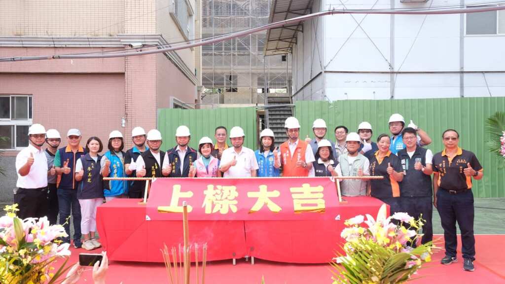▲新竹縣立二重國民中學新設校興建工程今日舉行上樑典禮。