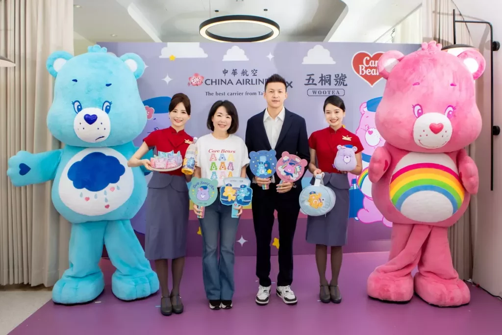 Rainbow Wonderland Party」以 Care Bears™ 彩虹能量為靈感（由左至右：中華航空空中商用品供應營銷處處長曹志芬、五桐號執行長劉奕廷。圖片提供：五桐號）