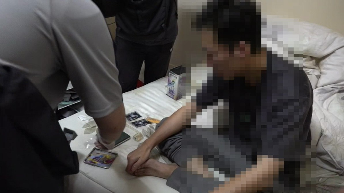 ▲圖說:中市刑警大偵一隊查獲藥頭張男,在自家住處製造喪屍煙彈對外販售 (圖/台中市政府 提供)