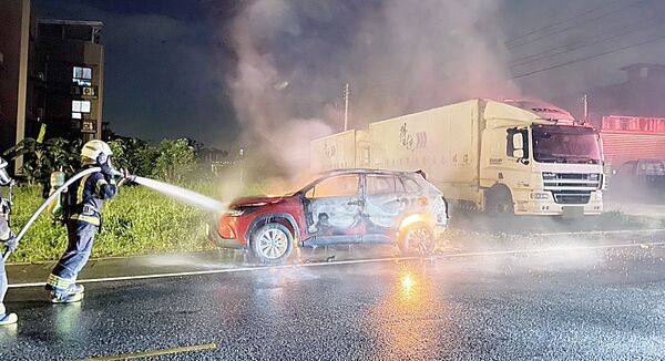 無賴男身無分文坐霸王車 和女友吵架又燒車洩憤 200 無賴男身無分文坐霸王車 和女友吵架又燒車洩憤 199