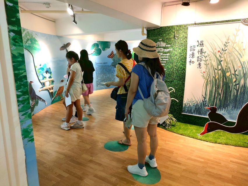 見證河川守護歷程 新北水巡20有成 3 《圖說》濕地故事館2樓展出環保局漳和濕地介紹。〈環保局提供〉