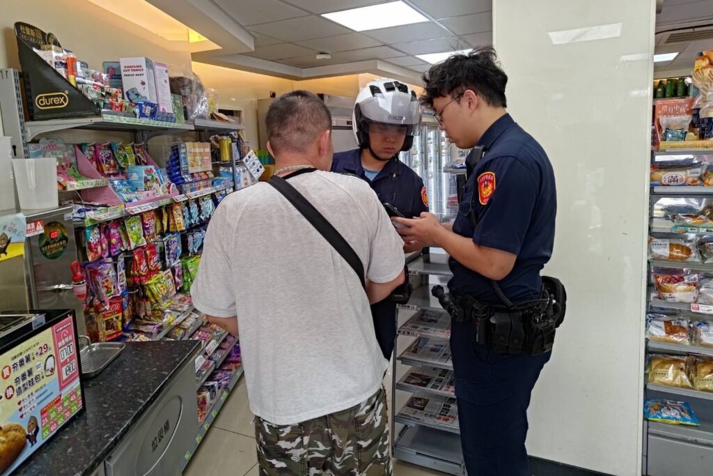 超商店員機警通報阻詐 警民合作及時守民荷包 2 MEITU 20250918 115357138