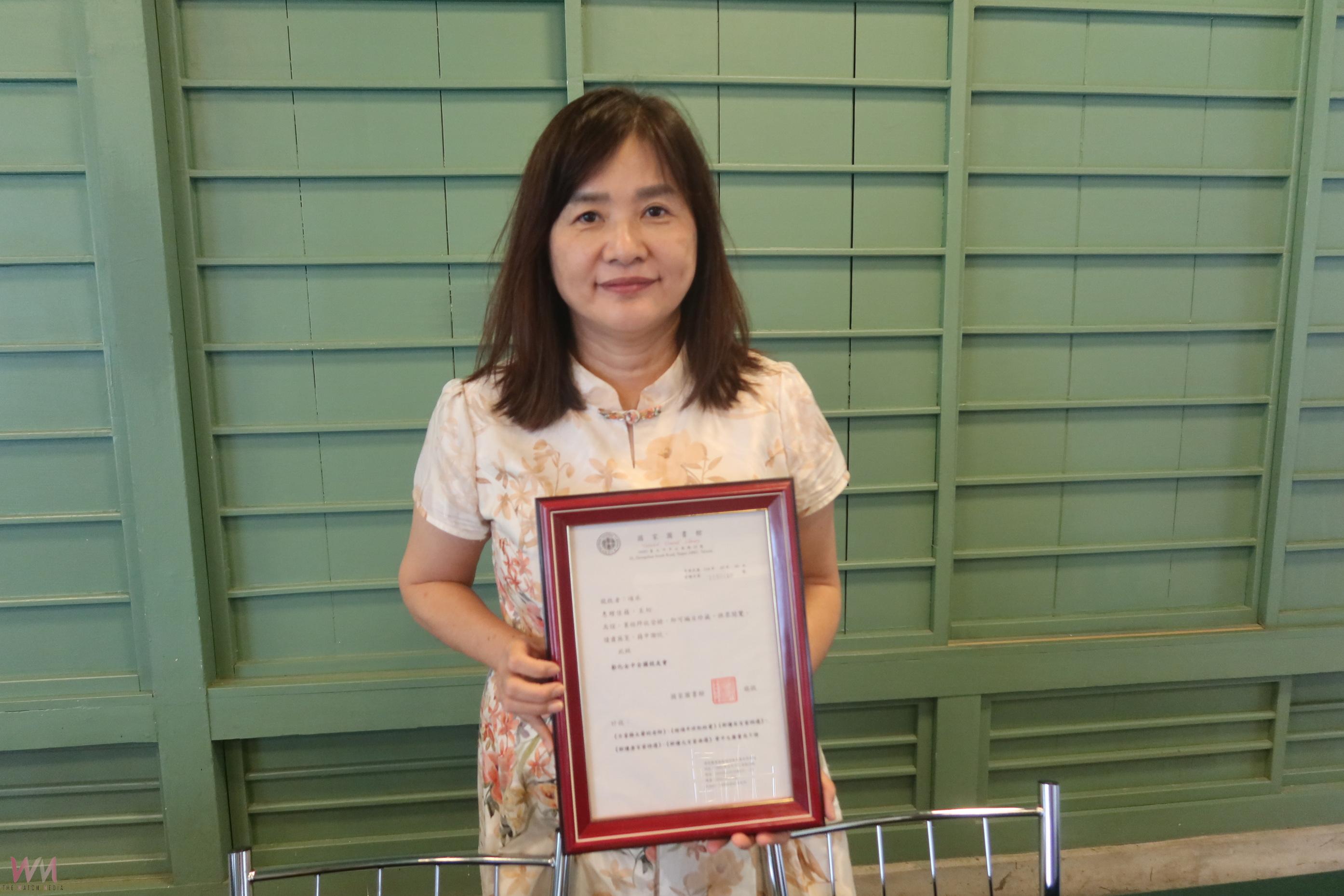(有影片)/教師節前夕 院士陳鎮東捐書國圖感謝狀 典藏彰女校史館 - https://www.watchmedia01.com