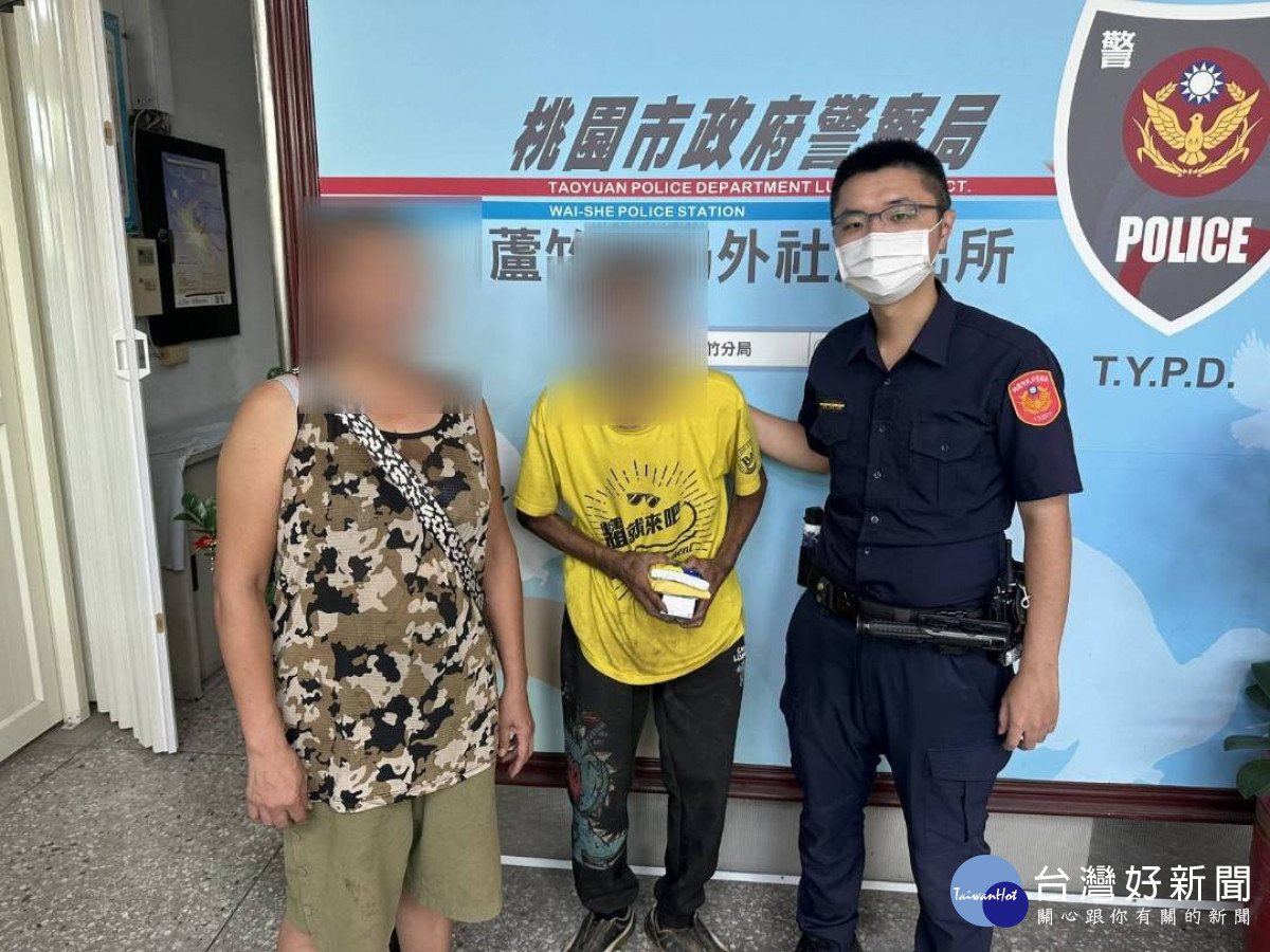 蘆竹警熱心協尋,迷途老翁草叢獲救 。