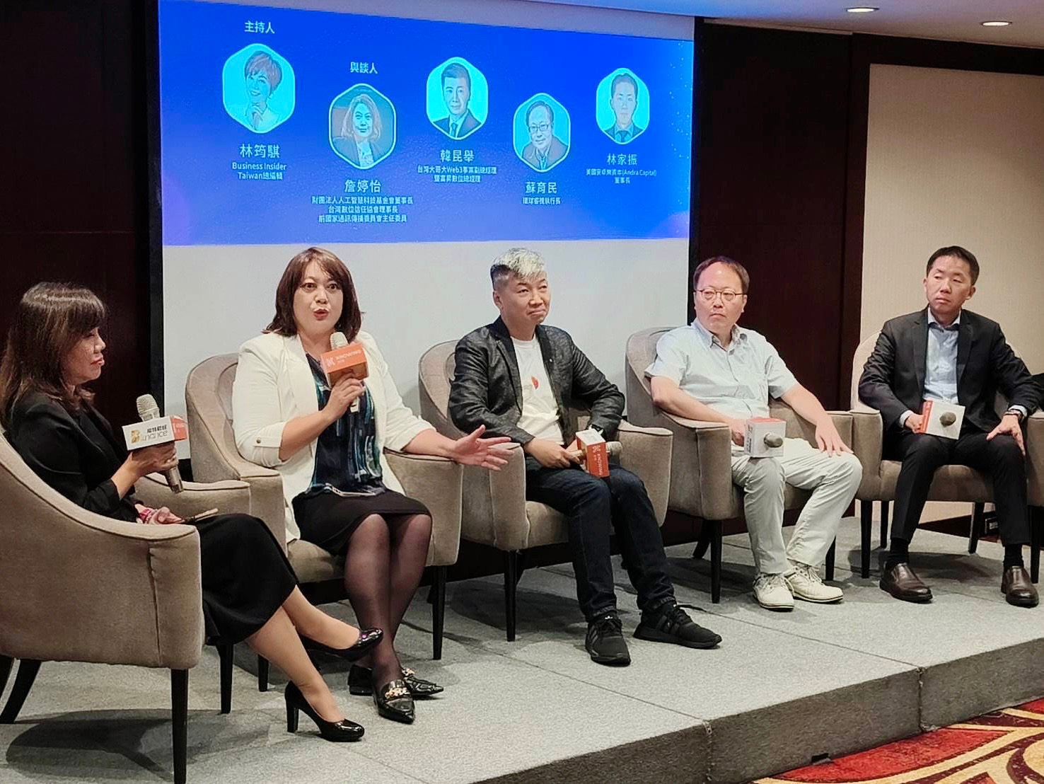 《WHATs NEXT》財團法人人工智慧科技基金會董事長詹婷怡:企業必須及早啟動數位轉型並真正重視資料治理的重要性,且在產製及營運流程中予以落實,AI的落地應用效益才可能實現!