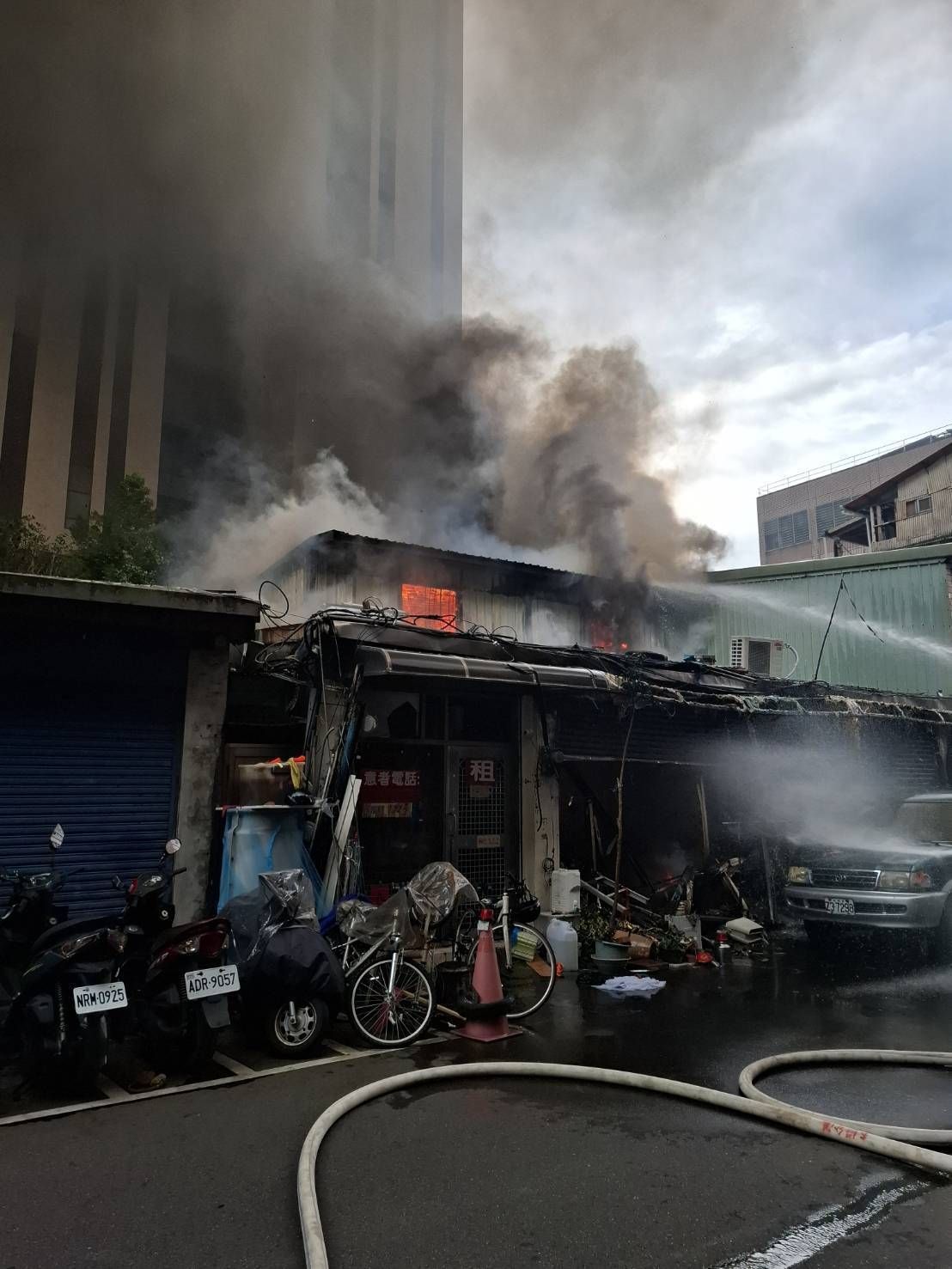 台北市文山區木柵路三段一帶,今(19)日清晨7時許傳出火警。