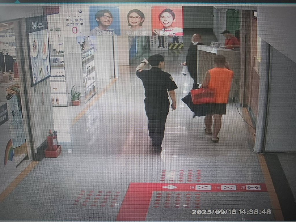 新左營站環球百貨內某咖啡店員背包遭竊-鐵警1小時內火速逮人-贓物全追回