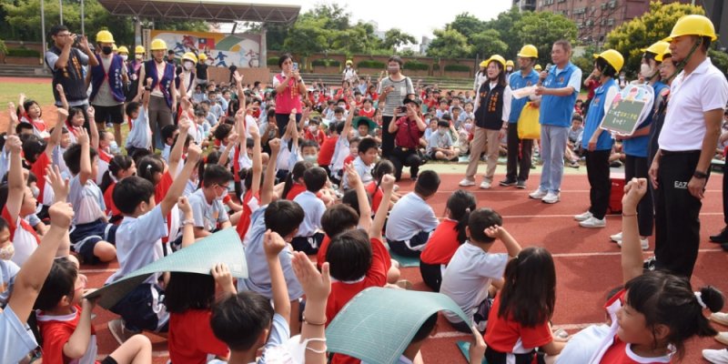 國家防災日複合式演練 鍾東錦視察肯定師生動作到位確實